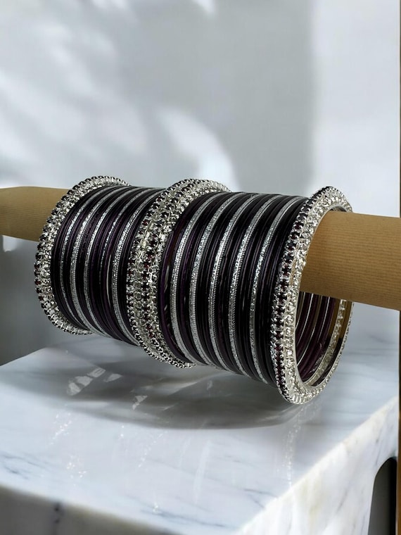 Touchstone Set di 24 braccialetti da donna in stile indiano