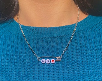 collier personnalisé de broches de sécurité de perles de 3 lettres