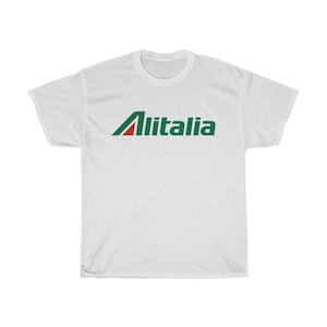 Op de afbeelding: Wit T-shirt met een groen en rood Alitalia-logo.