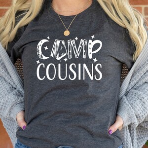 Camisas de primos de campamento, camisas de campamento de primos, camisas a juego de la familia, camisa de equipo de primos, camisetas de regalo de primo a juego, camiseta de camping de primo