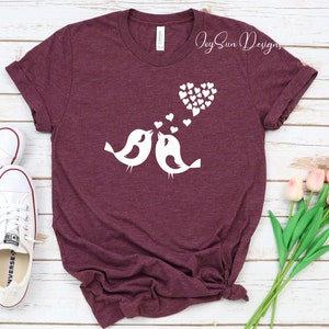 Liebe Vögel Shirt, Valentinstag Geschenk, Vogel Liebhaber Geschenk, Romantisches Shirt, Vögel und Herzen Shirt, Liebe Tshirt, Geschenk für Vogel Liebhaber, Vogel Shirt