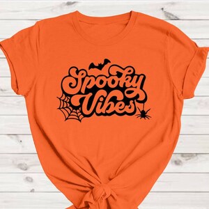Spooky Vibes, Halloween Shirt, Halloween T-Shirt, Halloween Spooky Vibes, Halloween Party Shirt, Spooky vibes Halloween Shirts, Spooky Shirt bild 1