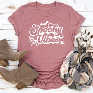 Spooky Vibes, Halloween Shirt, Halloween T-Shirt, Halloween Spooky Vibes, Halloween Party Shirt, Spooky vibes Halloween Shirts, Spooky Shirt bild 5