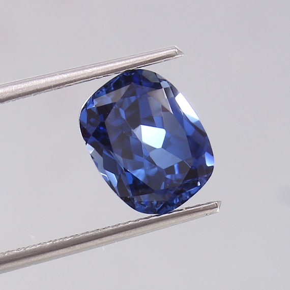 Kashmir Cornflower Blue Sapphire: 10x8mm Cushion Cut Ceylon