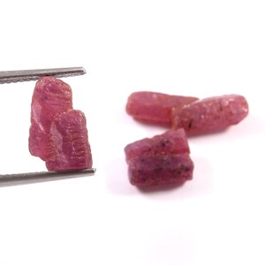 Peut inclure: Ensemble de trois bols gigognes en céramique, bleus, verts et blancs. Les bols présentent un glaçage moucheté et un design simple et moderne. Le plus grand bol mesure environ 15 cm de diamètre.