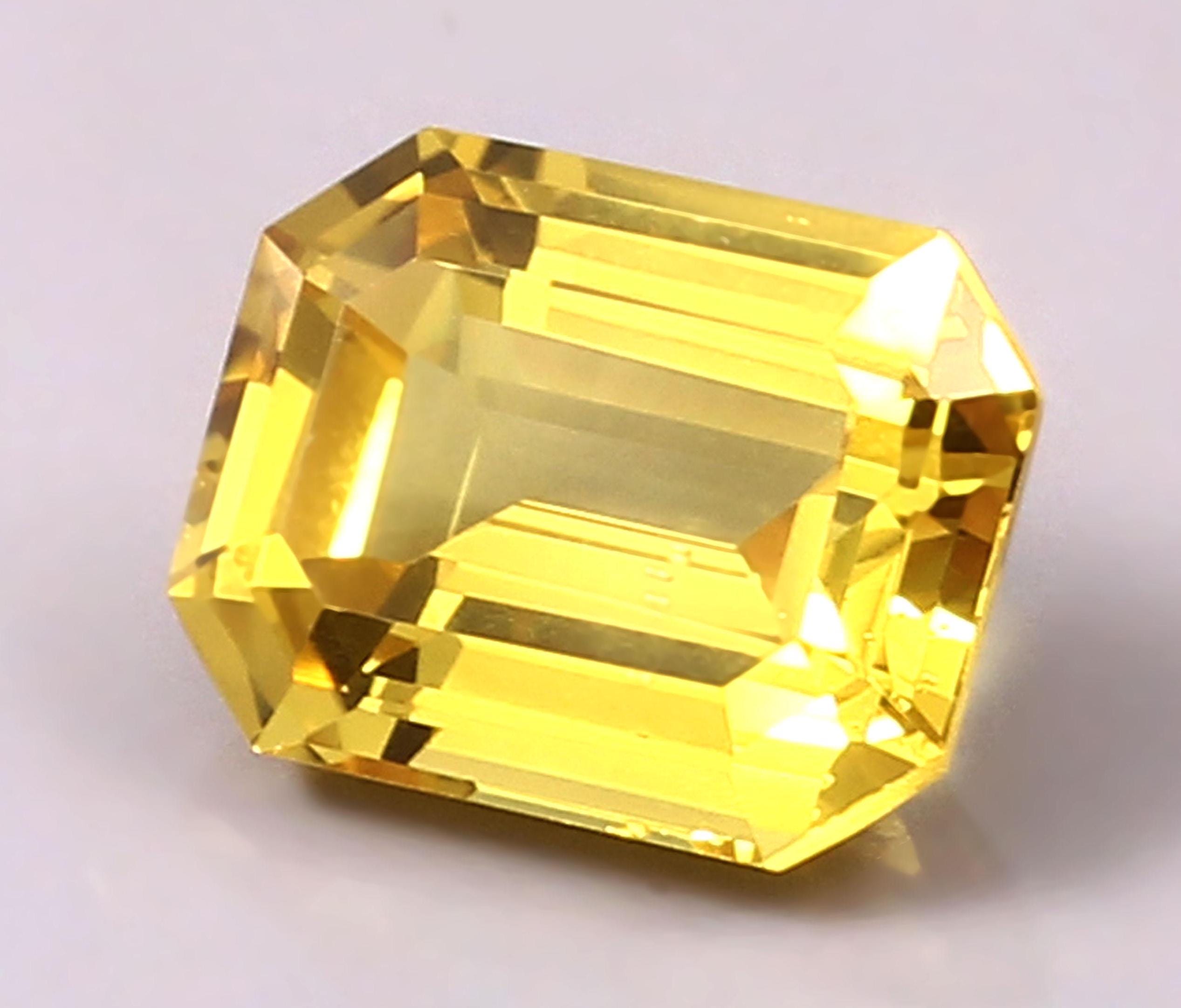 RARE !! SAPHIR JAUNE DE CEYLAN : 5.5 mm x 4.7 mm