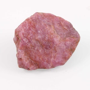 156 Gramm roher Rubinkristallbrocken: Natürliches Korundmineral