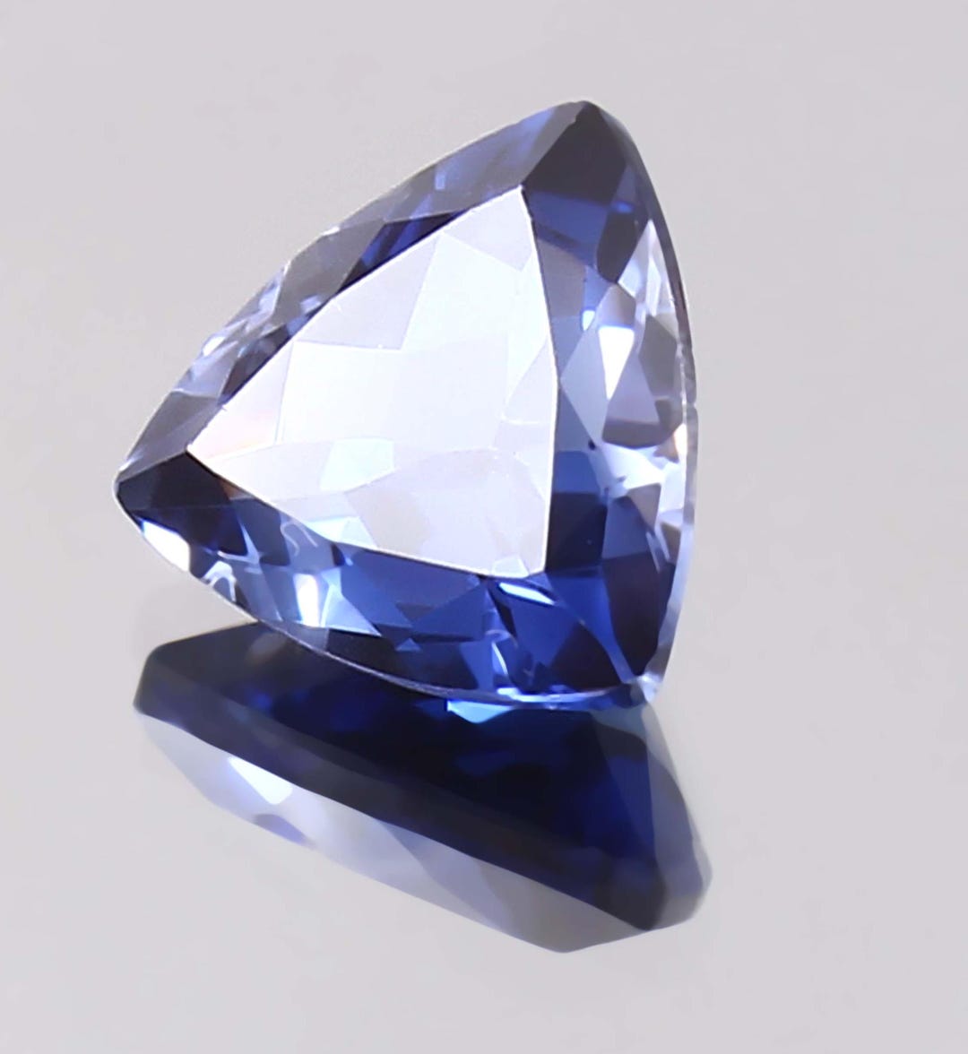 Saphir Bleu De Ceylan Taillé Verneuil - 8x8 Mm, 3 Carats, Pureté IF - Pierre Précieuse Non Montée