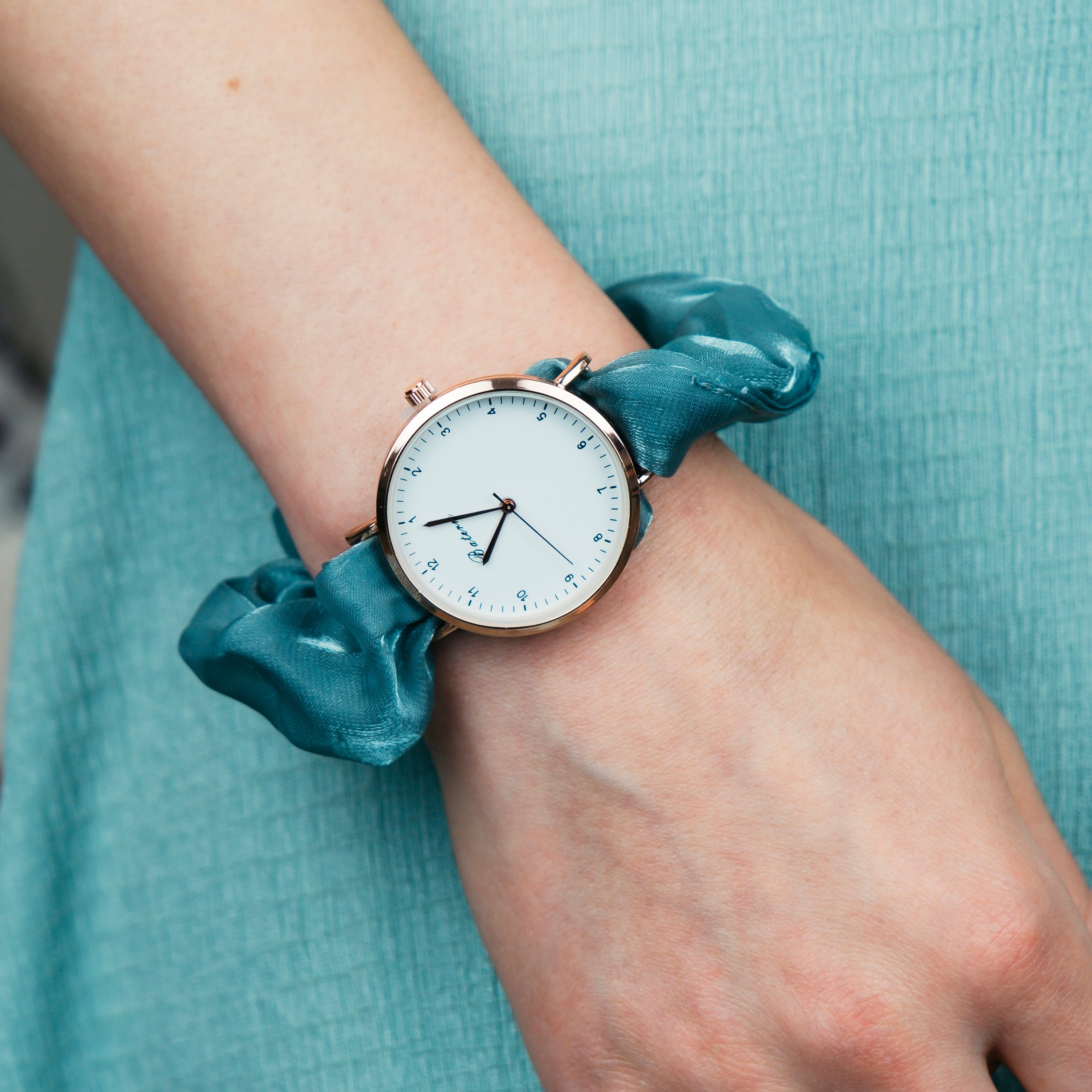 Orologio da polso con cinturino elastico da donna di colore blu fatto a  mano -  Italia