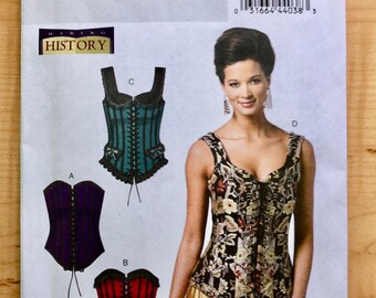 Op de afbeelding: Een naaipatroon voor een corset, met drie verschillende stijlen. Het patroon is van Butterick en is maat AS (6-8-10-12-14). De corset-stijlen zijn een paarse, een rode en een groen-zwarte corset.