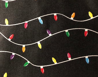 Cadena de luces sobre fondo negro