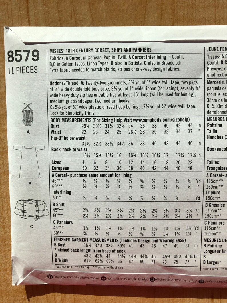 Pu&ograve; includere: Un cartamodello per un corsetto, una camicia e delle sottogonne per donna del XVIII secolo. Il cartamodello include le istruzioni per realizzare un corsetto, una camicia e delle sottogonne. Il cartamodello &egrave; per le taglie 6-22. Il cartamodello &egrave; di Simplicity, numero 8579.