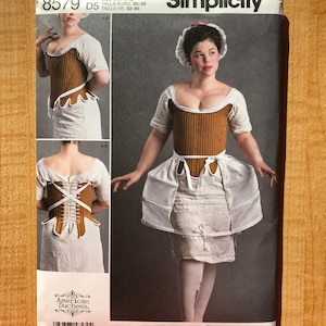 Pu&ograve; includere: Modello di cucito Simplicity numero 8579, taglia D5, per un corsetto. Il modello include istruzioni per realizzare un corsetto marrone e bianco con una gonna bianca. Il modello &egrave; stato progettato e stampato negli Stati Uniti.