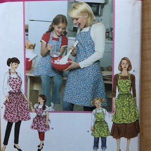 Simplicity 3949 Mother Daughter Apron Pattern Child&#39;s Apron Patterns