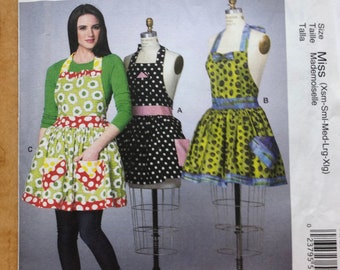 Women's Apron Paper Pattern McCalls  M7208