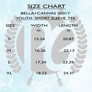 Pu&ograve; includere: Tabella delle taglie per la t-shirt a maniche corte per ragazzi Bella + Canvas 300IY. Taglie S, M, L e XL con le misure di larghezza e lunghezza corrispondenti in pollici.
