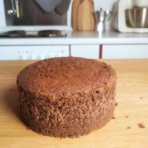 The best chocolate sponge cake recipe, quantities for two- and three-tiered cakes, recipes for beginners, easy cake baking, chocolate