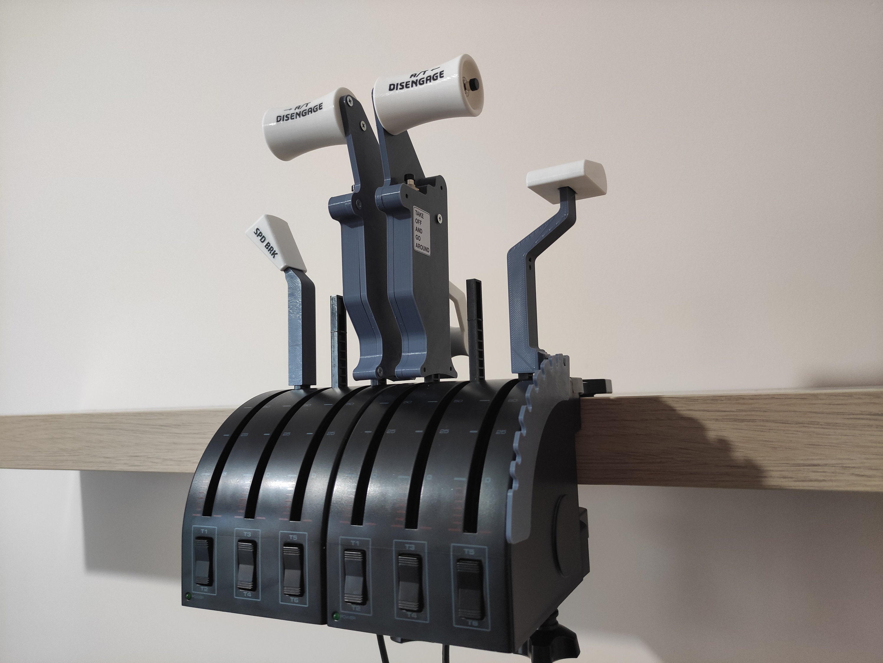 ボーイング 737 スロットル/スラストレバー（Saitek/Logitech