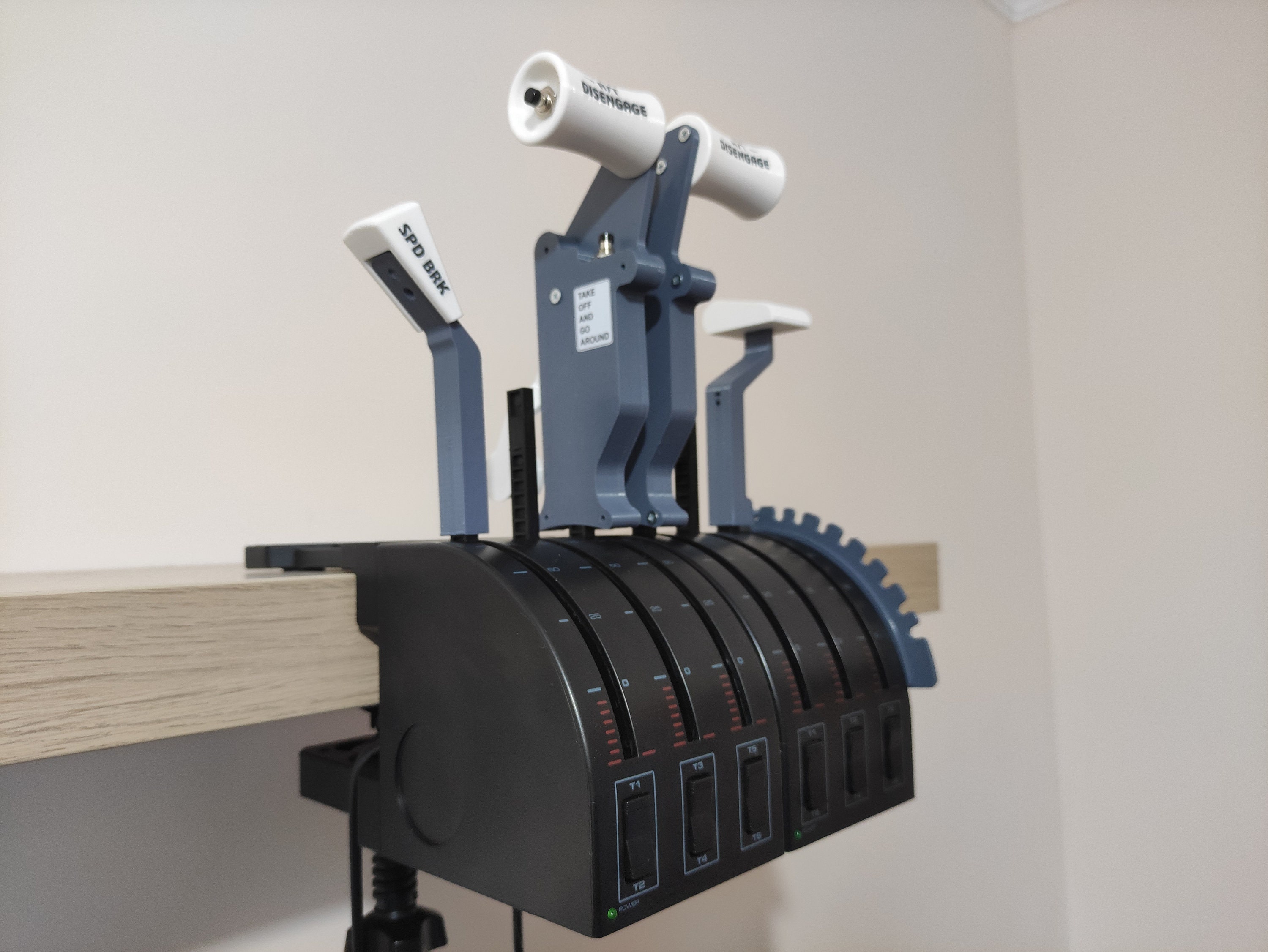 ボーイング 737 スロットル/スラストレバー（Saitek/Logitech