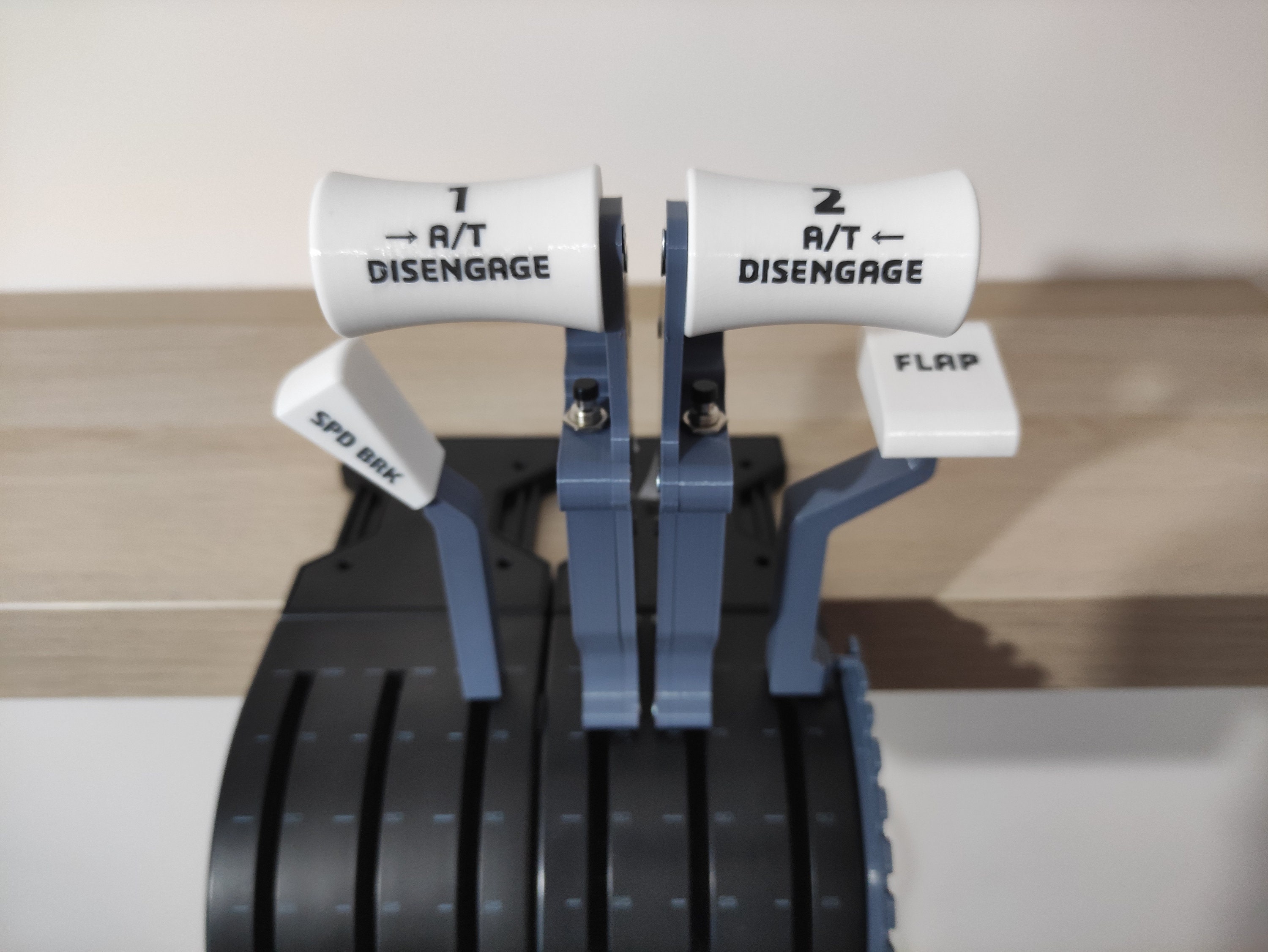 ボーイング 737 スロットル/スラストレバー（Saitek/Logitech