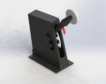 Può includere: Leva del cambio da corsa nera e rossa con una manopola bianca. La leva del cambio è montata su una base nera con una fessura per la leva del cambio.