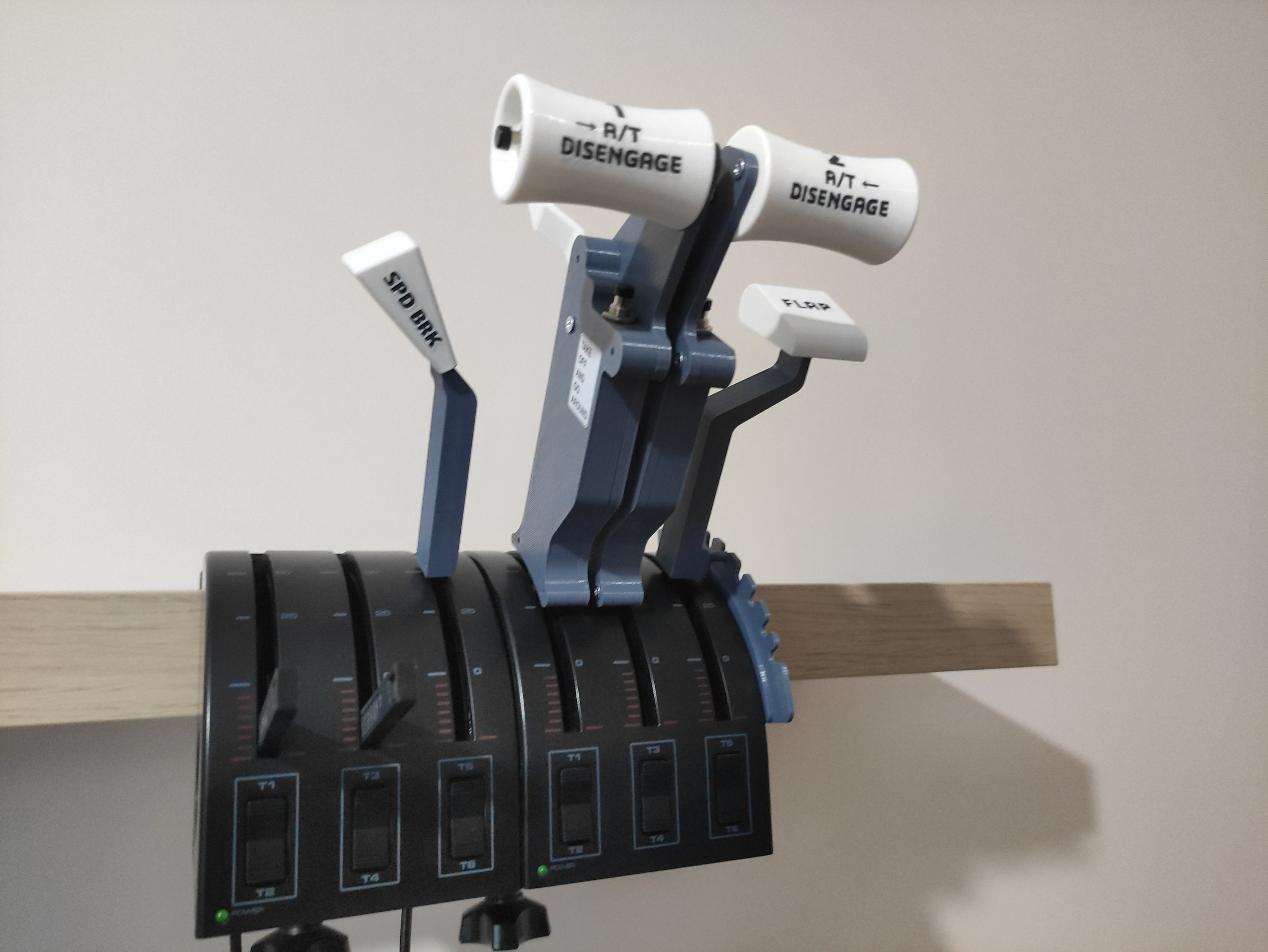 ボーイング 737 スロットル/スラストレバー（Saitek/Logitech