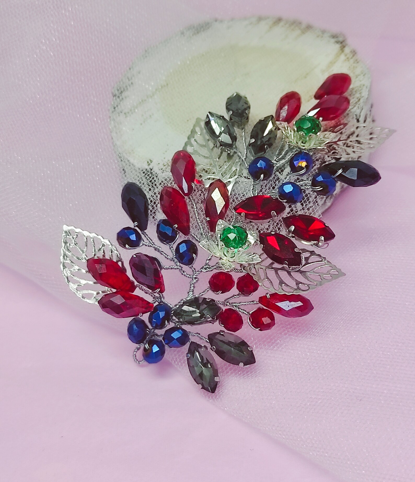 headpiece red