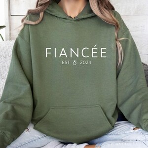 Hoodie verloofde, cadeau voor verloofde, toekomstig mevrouw cadeau, vrouw als cadeau, Valentijnsdag hoodie, valentijnscadeau, hoodie bruid, verloofde trui afbeelding 1
