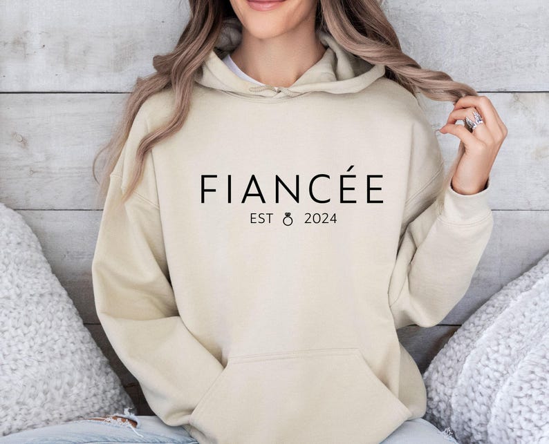 Hoodie verloofde, cadeau voor verloofde, toekomstig mevrouw cadeau, vrouw als cadeau, Valentijnsdag hoodie, valentijnscadeau, hoodie bruid, verloofde trui afbeelding 2