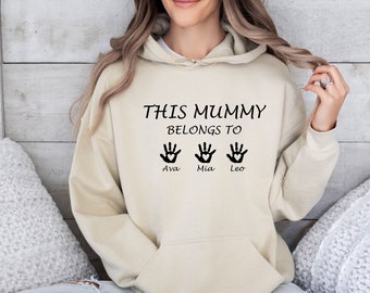 Deze mummie behoort, aangepaste mama hoodie, gepersonaliseerde moeder, mummie cadeau, nieuwe moeder cadeau, Moederdag cadeau, Moederdag hoodie, moeder verjaardagscadeau