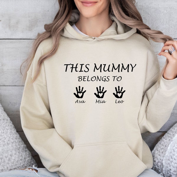 Diese Mumie gehört, personalisierter Mama Hoodie, personalisierte Mama, Mama Geschenk, neue Mama Geschenk, Muttertagsgeschenk, Muttertags Hoodie, Mama Geburtstagsgeschenk