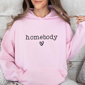 Homebody Hoodie, introvertierter Hoodie, lustiger Angst Hoodie, introvertiertes Geschenk, Homebody Geschenk, unsozialer Hoodie, Hauptliebhaber Hoodie Bild 3