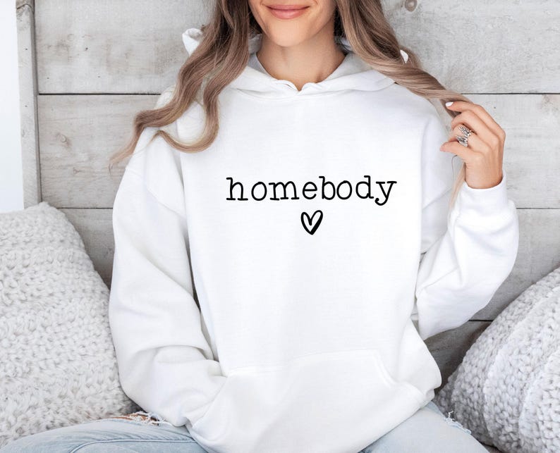 Homebody Hoodie, introvertierter Hoodie, lustiger Angst Hoodie, introvertiertes Geschenk, Homebody Geschenk, unsozialer Hoodie, Hauptliebhaber Hoodie Bild 4