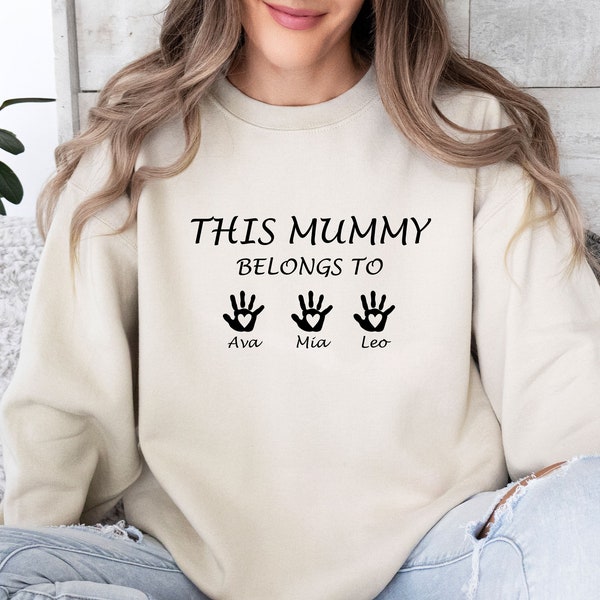 Mama Sweatshirt, personalisierte Mama, diese Mumie gehört, Mama Weihnachtsgeschenk, Mama Geburtstagsgeschenk, Mama zu sein, neue Mama Pullover, benutzerdefinierte Mama Geschenk