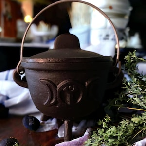 Häxkittel, trippelmåne, häxkonst, ritual, häxlik