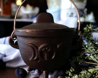 Witch cauldron, triple moon, witchcraft, ritual, witchy