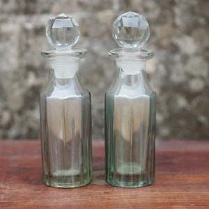 Satz Glasflaschen mit Verschlusscode SETV7