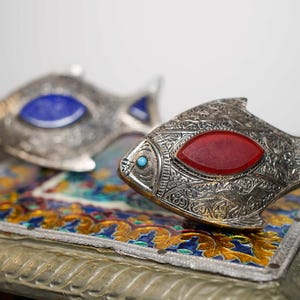 Indian ring in silver and stones