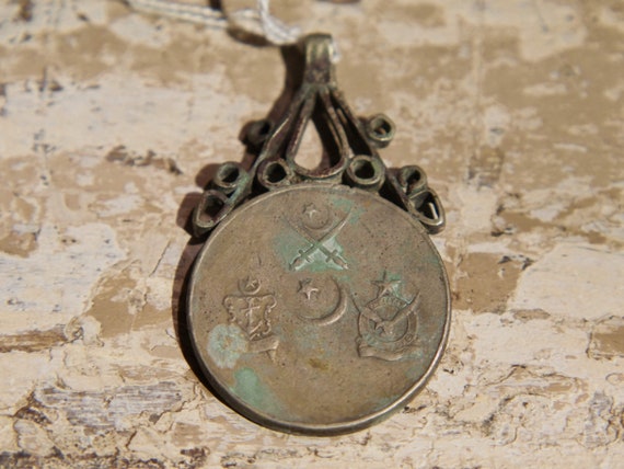 antico pendaglio con moneta in lega di argento - image 5