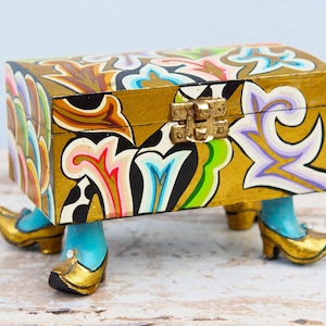 Decorated wooden box cod. SLD2