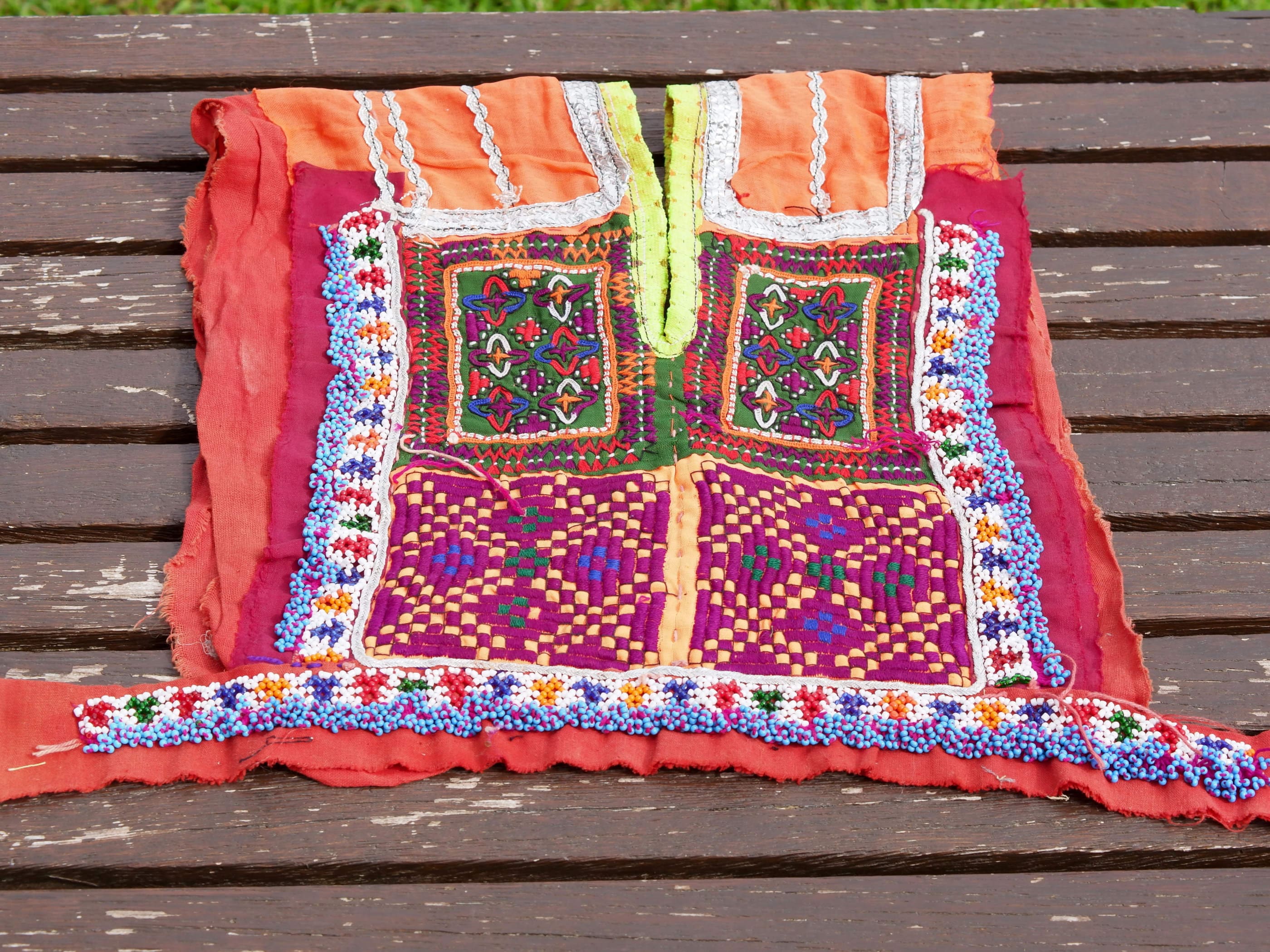 古い刺繍のインドの布 cod.TI161 - Etsy 日本