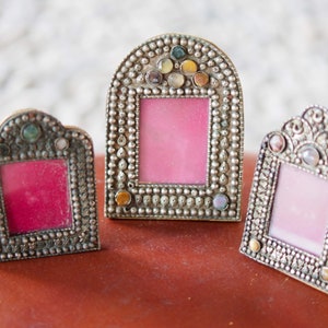 set of three Indian frames in wood, cone, white metal, chiseled and gems cod.KG910