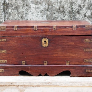 colonial trunk, antique colonial jewelry box in teak wood, antique jewelry box, ethnic antiques code BI290