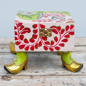 Decorated wooden box cod. SLD1