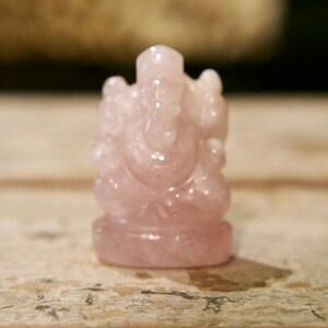 Rose quartz ganesh cod. GQR2