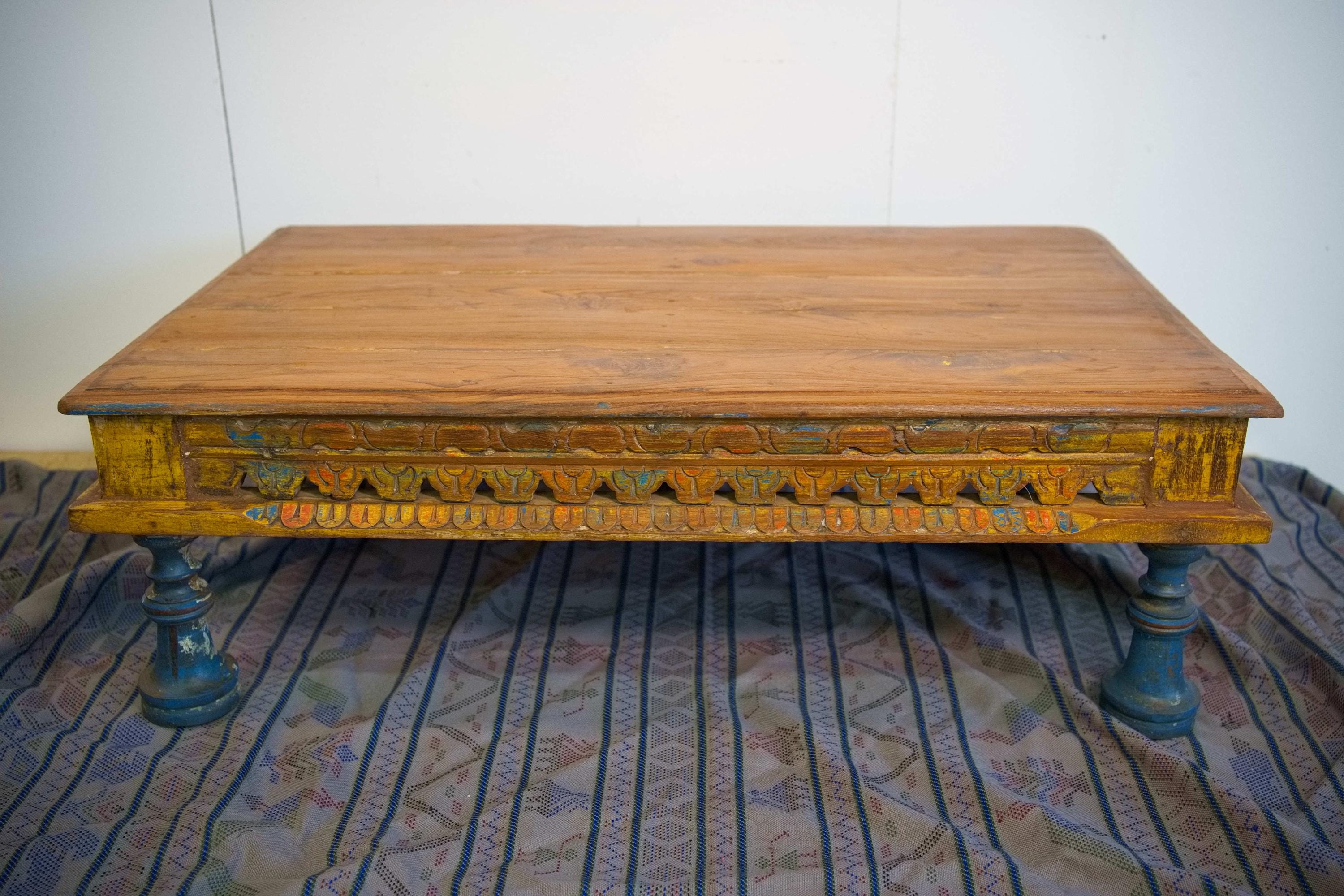 Jolie Table Indienne Vintage En Bois Doré, Plateau De Lit (table De Chevet) - Occasion