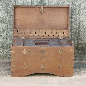 vecchio baule coloniale , mobili coloniali indiani in legno di teak antichi   cod.GG2