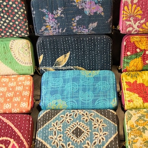Bolso tipo cartera de algodón estilo Kantha, típico indio étnico hecho a mano.