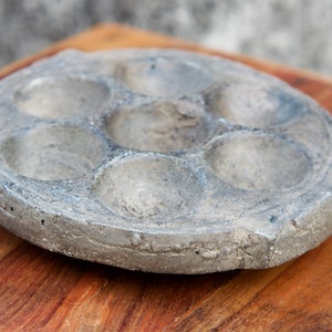 Kuzhipaniyaram täljsten, Unniappakara sten, Paniyaram täljstenspannkaka Unni Appam pad eller indisk ljusstake torsk.OLIO9