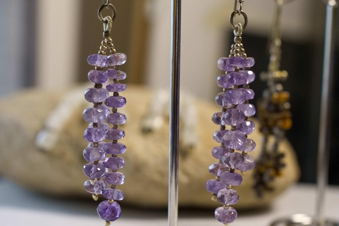 Boucles d'oreilles clip pendantes vintage brutalistes dorées améthyste Panetta - Canada